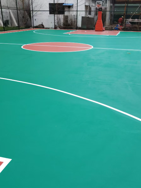 青河 球场长期使用易出现地面开裂
